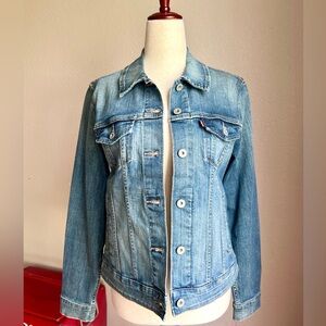 Levi’s Classic Trucker Denim Jacket Medium Wash Blue Size MEDIUM